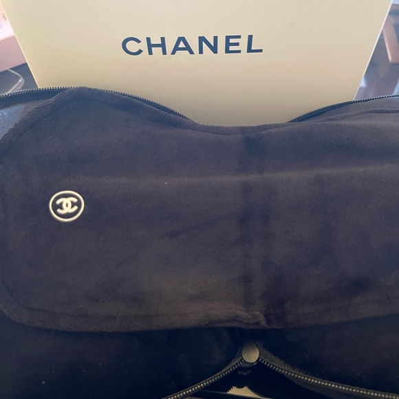 0 Other - Neck rest and eye masks